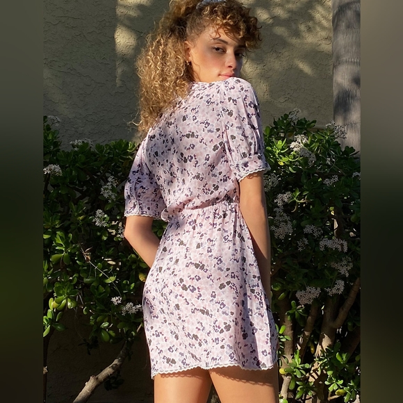 Aritzia Sunday Best Aki Short Sleeve Floral Dress - Picture 5 of 14